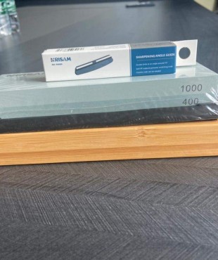 RW006-ΔΙΠΛΗ ΠΕΤΡΑ ΓΙΑ ΑΚΟΝΙΣΜΑ- DOUBLE SIDED SHARPENING STONE WOODEN HOLDER 400/1000